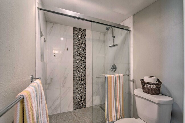 Building Photo - 6105 Sea Ranch Dr