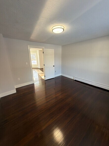 Building Photo - 610 Ives Row