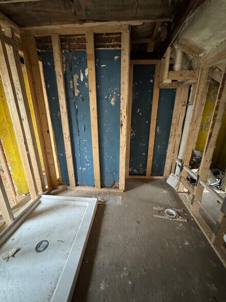 Building Photo - 914 Tyson St