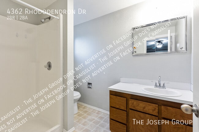 Building Photo - 4362 N Rhododendron Dr