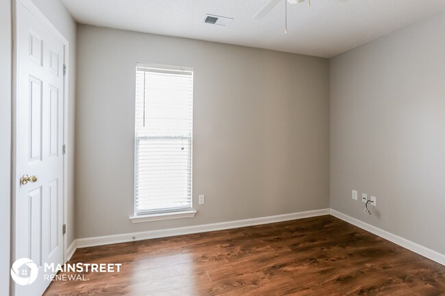 Building Photo - Apply Today - Move In Specials!