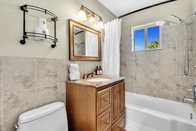 Building Photo - 3450 NE 19th Ave