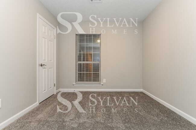 Building Photo - Lovely 3BR 1BA Home