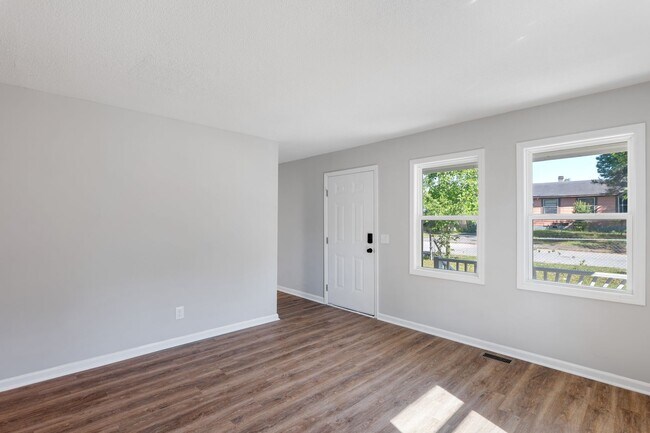 Building Photo - 102 Burdock Cir