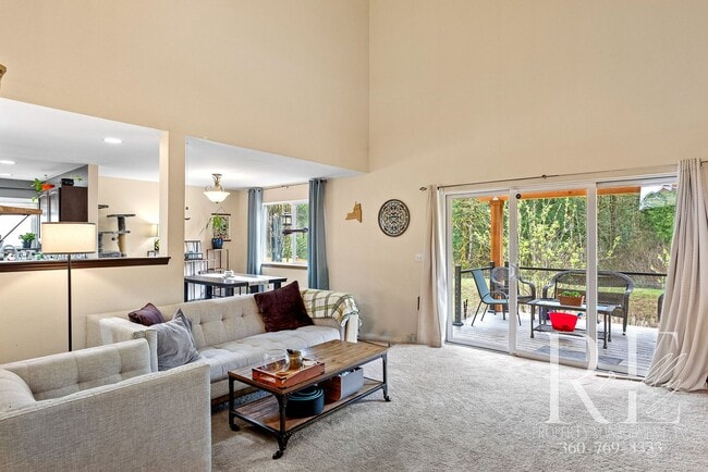 Building Photo - Peaceful Retreat Near JBLM | Spacious 3BR ...