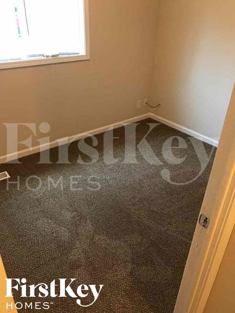Building Photo - 4801 Leone Dr