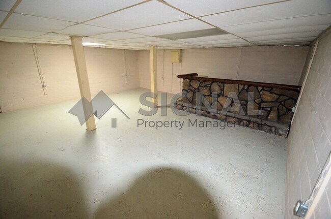 Building Photo - 4001 6th Ave