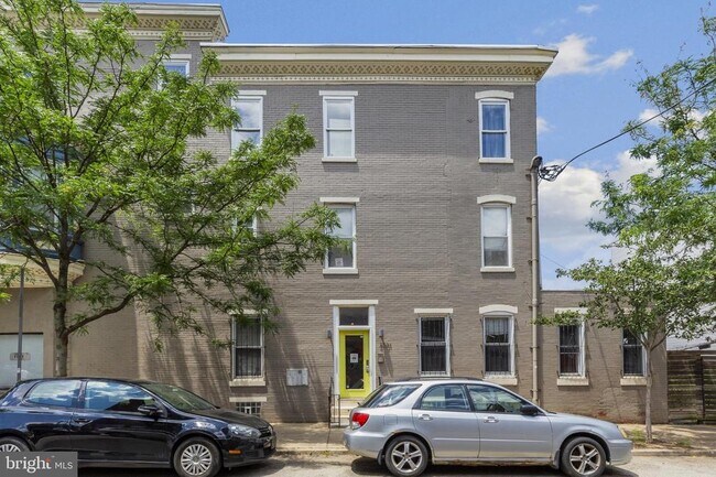 Building Photo - 3001 W Girard Ave