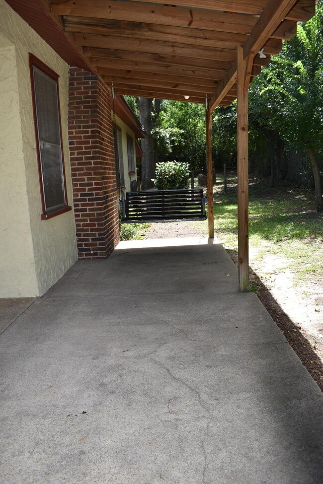 Building Photo - 326 Milledge Rd
