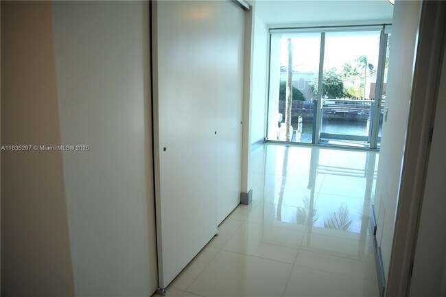 Building Photo - 2950 NE 188th St