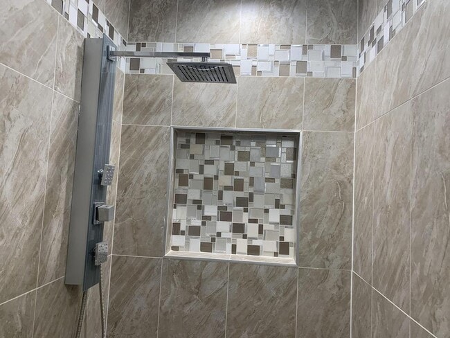 Building Photo - 1223 16th St NE