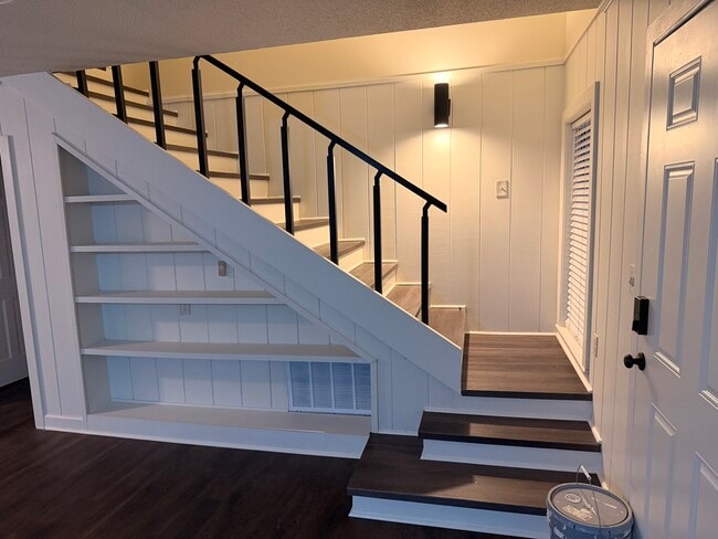 Building Photo - 1213 N 32nd Ave