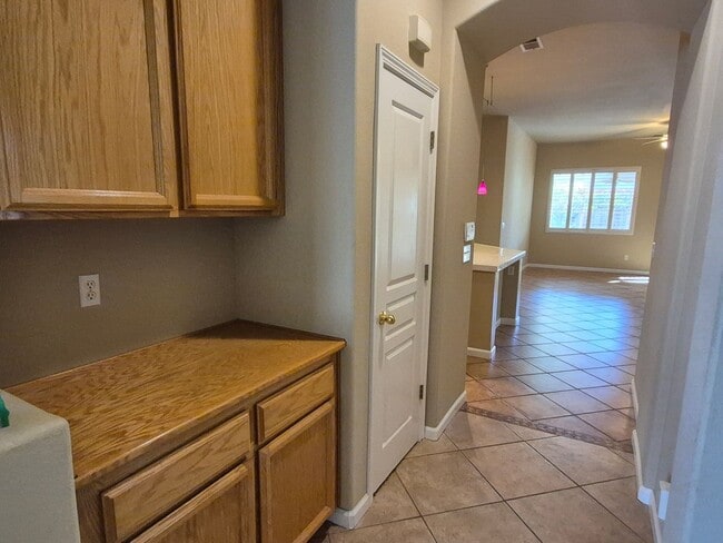 Building Photo - 4 Bedroom 2 Bath home in Natomas