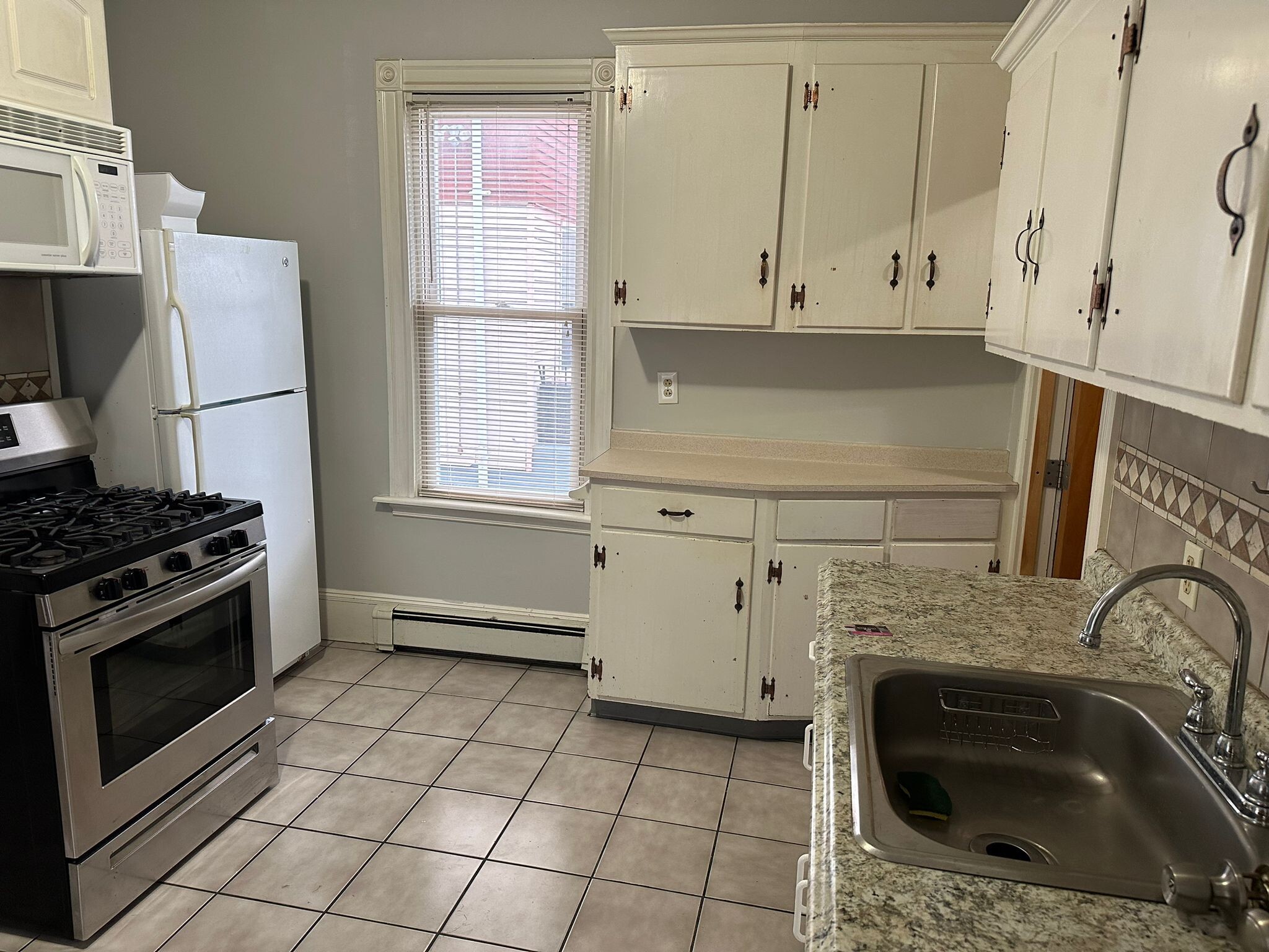 large eat-in kitchen with gas range - 12 Sargent Ave