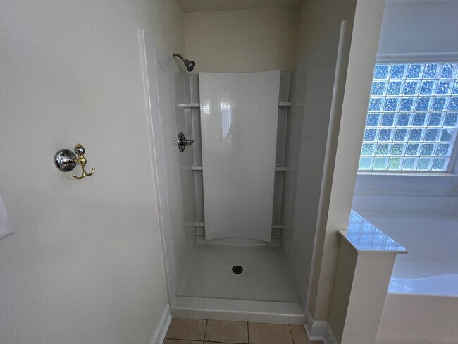 Building Photo - 154 Regency Dr