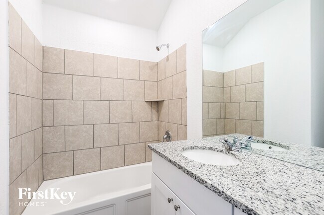 Building Photo - 10719 Vinateros Dr