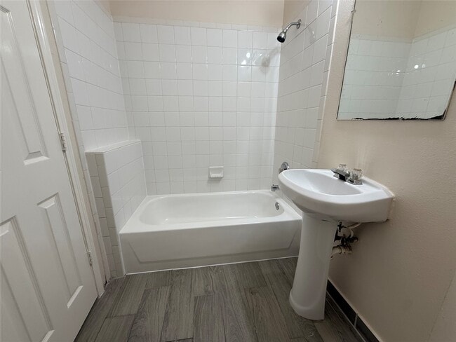 Building Photo - 6410 Waldron Dr