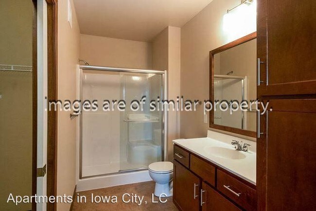 Building Photo - 602 S Dubuque St