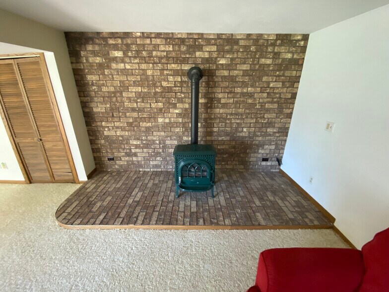 Lower Level Gas Stove - 2839 Riva Ridge Cir