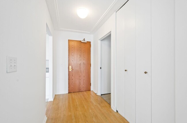 Building Photo - 401 E Ontario St