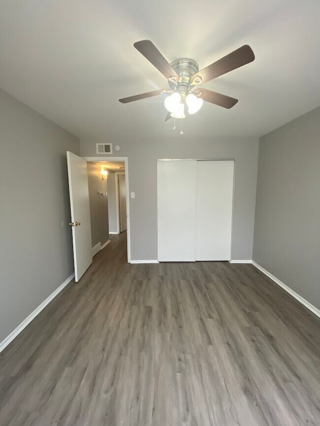 Building Photo - $200 Off 1ST Month Rent May Special! Fresh...