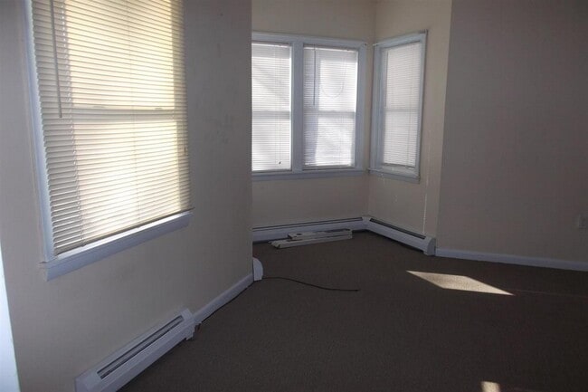 Building Photo - 37 Upper Welden St