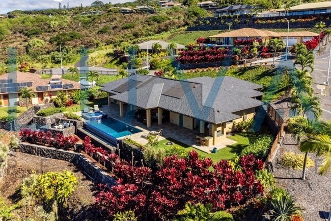 Building Photo - 4 bedroom 3.5 bathroom home with pool