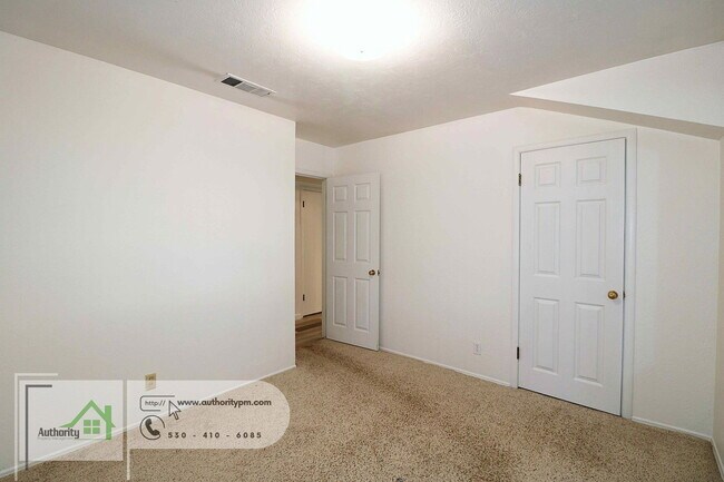 Building Photo - 2202 Canal Dr