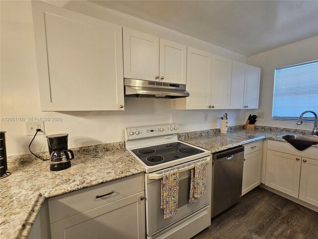 Building Photo - 5361 Treetops Dr