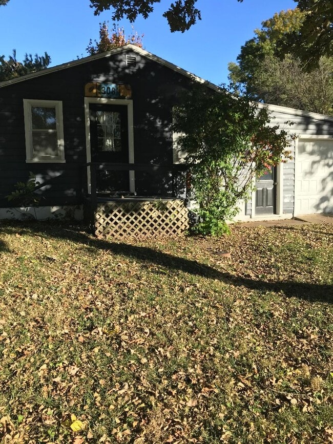 Building Photo - 306 S Kirkwood St