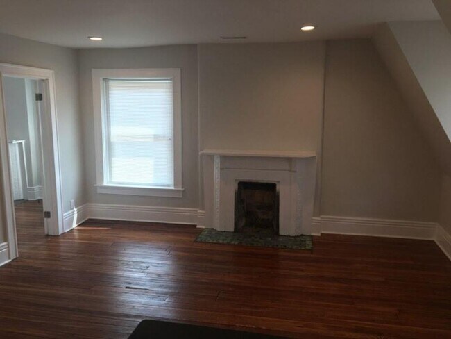 Building Photo - 1131