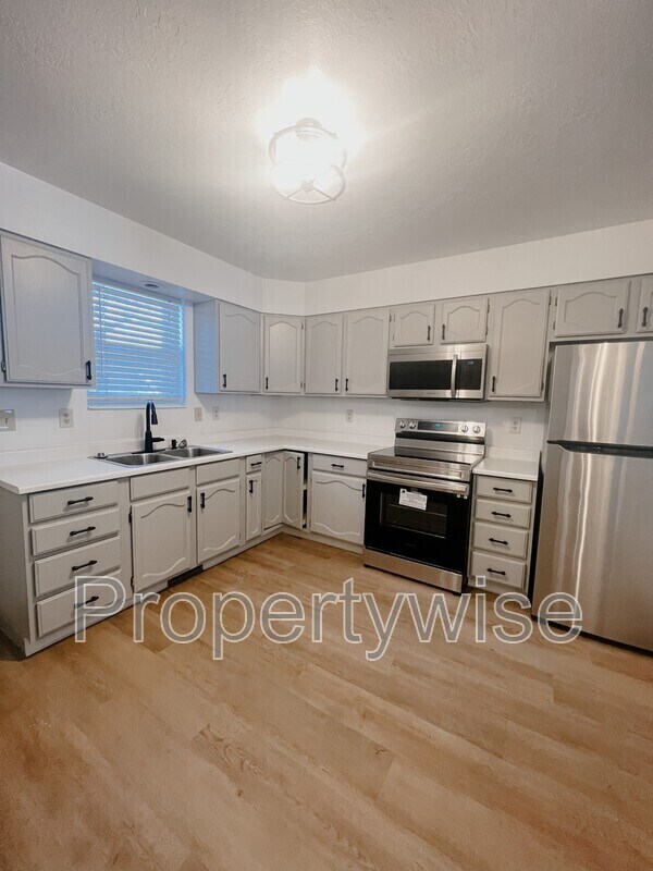 Building Photo - 770 N Main St