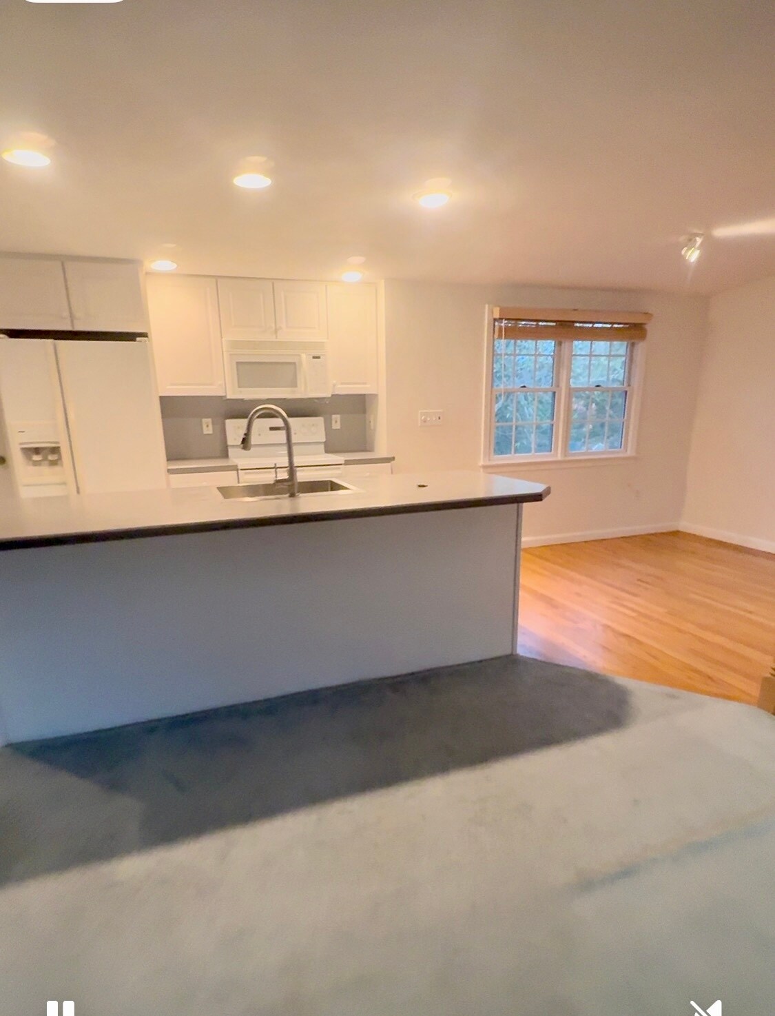 Building Photo - 94 Country Club Dr