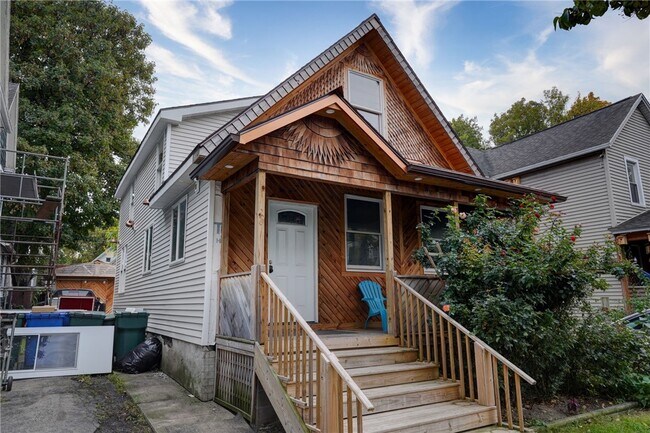 Primary Photo - 413 Caroline St