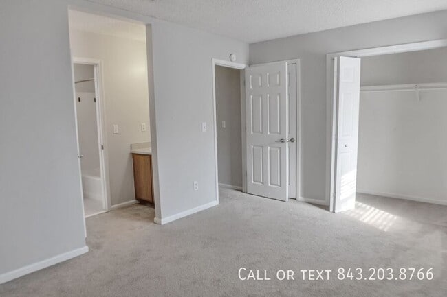 Building Photo - 8016 Thelen St