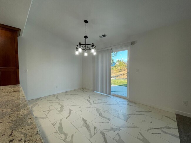 Building Photo - Newer 3 Bed 2 Bath Home In New Sutherlin D...