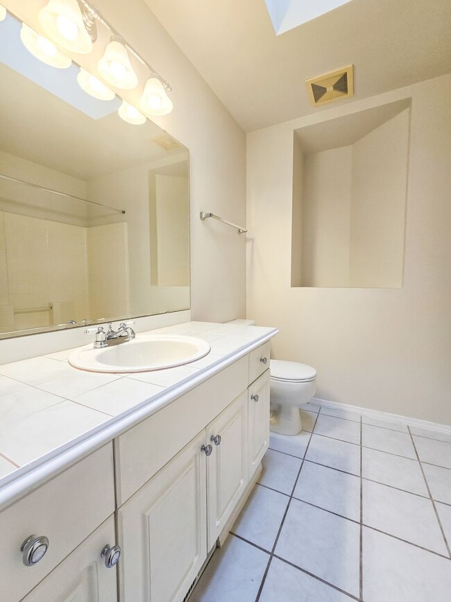 Building Photo - Updated 4BD Home in Gleneagle