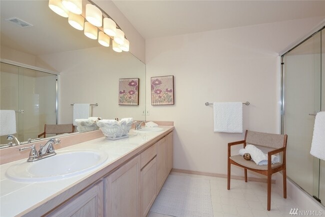 Building Photo - Elegant 3-Bedroom Home with Private Deck & Greenbelt Views!
