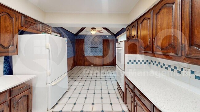 Building Photo - 2212 Canyon Valley Trail