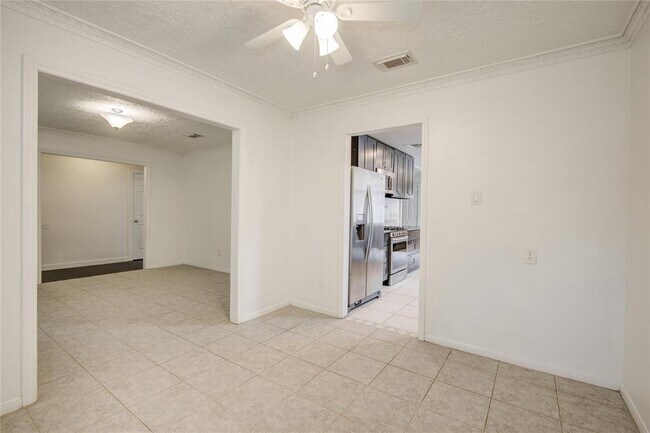 Building Photo - 835 Hidden Canyon Rd