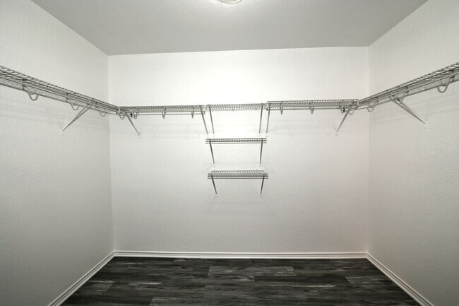 Building Photo - 5 bed | 3 bath | Corner lot | Fully remodeled!!!