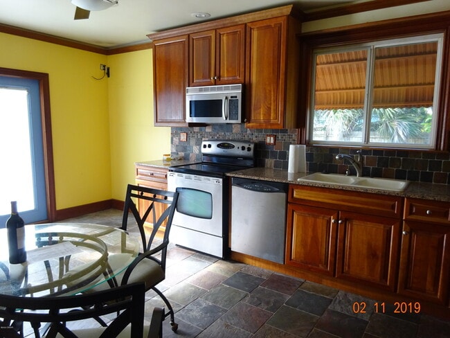 Building Photo - 112 Fox Pl