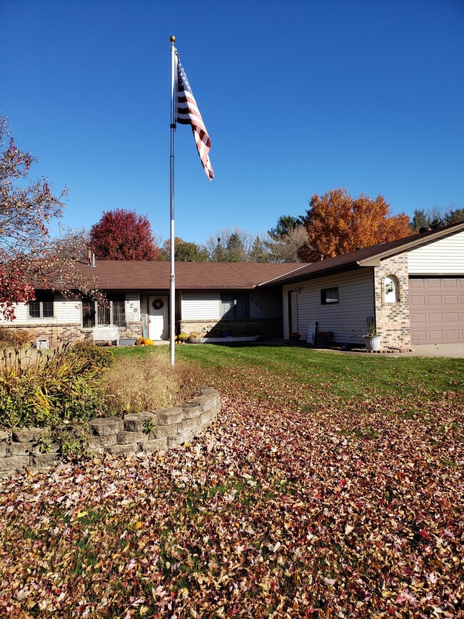 Building Photo - 127 Jerry Liefert Dr