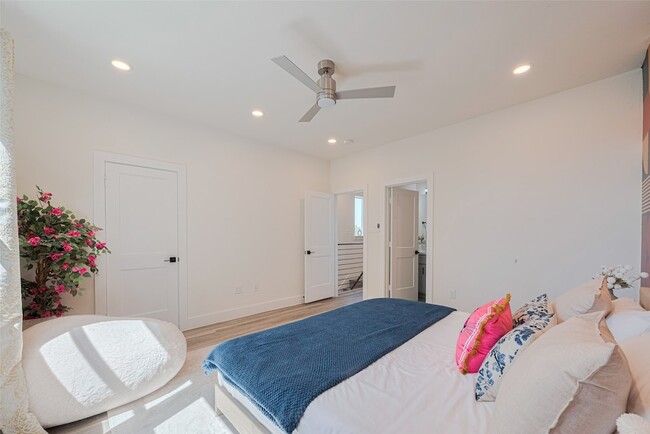 Building Photo - 2909 Nagle St