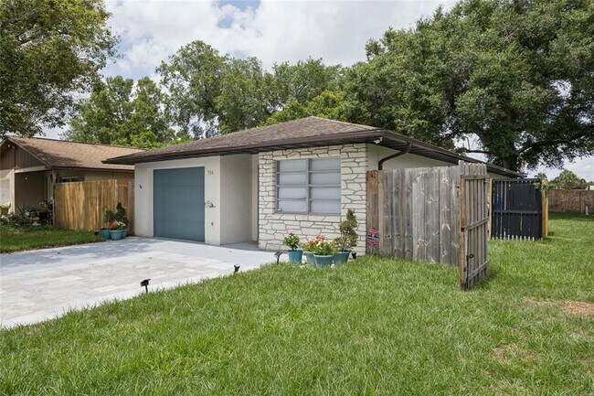 Building Photo - 536 Hibiscus Way