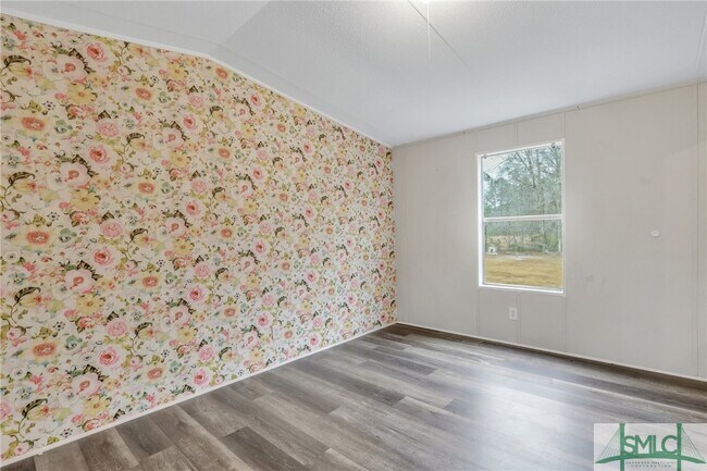 Building Photo - 3 Pine Rd