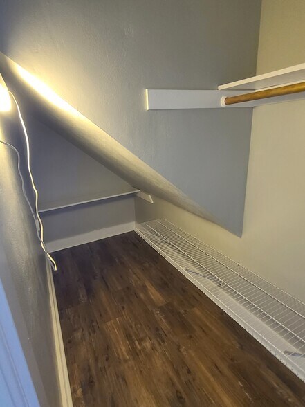 Building Photo - 3981 S Pine Ave