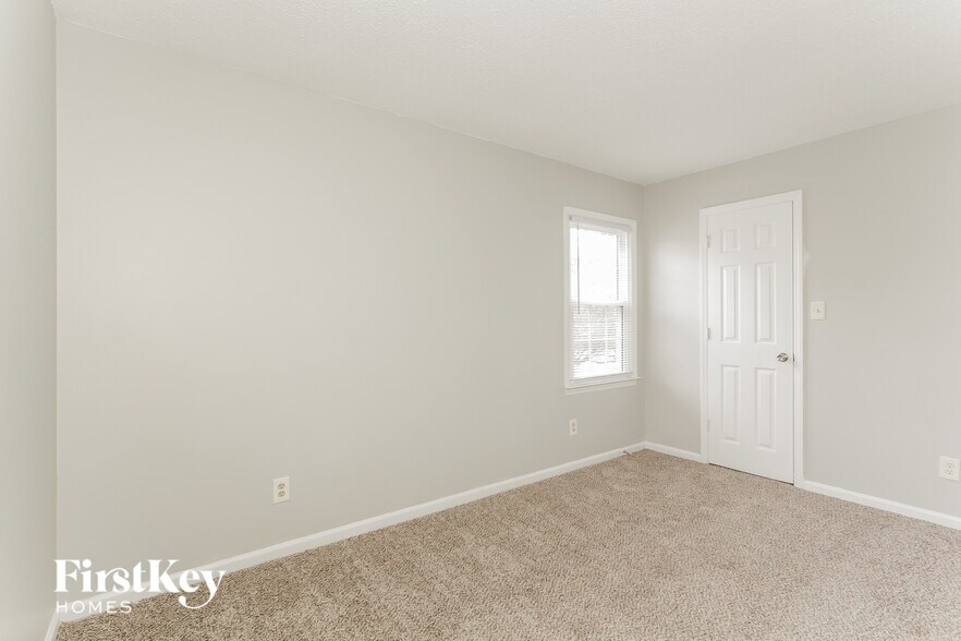 Building Photo - 11106 5 Cedars Rd