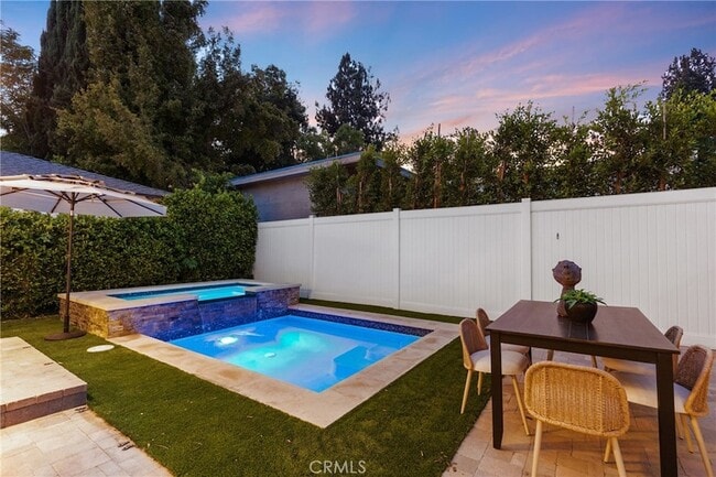 Building Photo - 12947 La Maida St