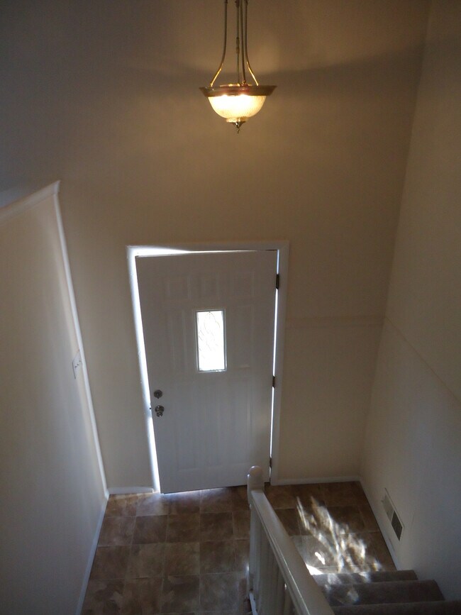 Building Photo - 105 Scenic Cir